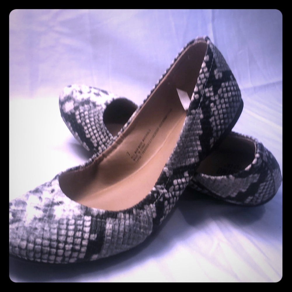Snakeskin Mossimo Flats size 7